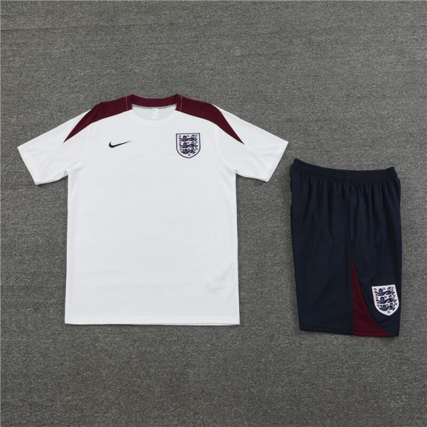 Inglaterra 2024-2025 Entrenamiento