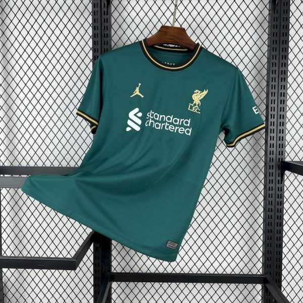Liverpool 2024-2025 Alternativa